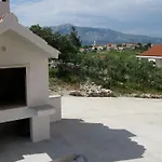 Bella Vista Apartment *